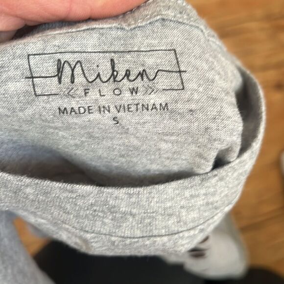 Small Grey + Rose Gold Miken Flow Thankful Crop Tee - Picture 3 of 4